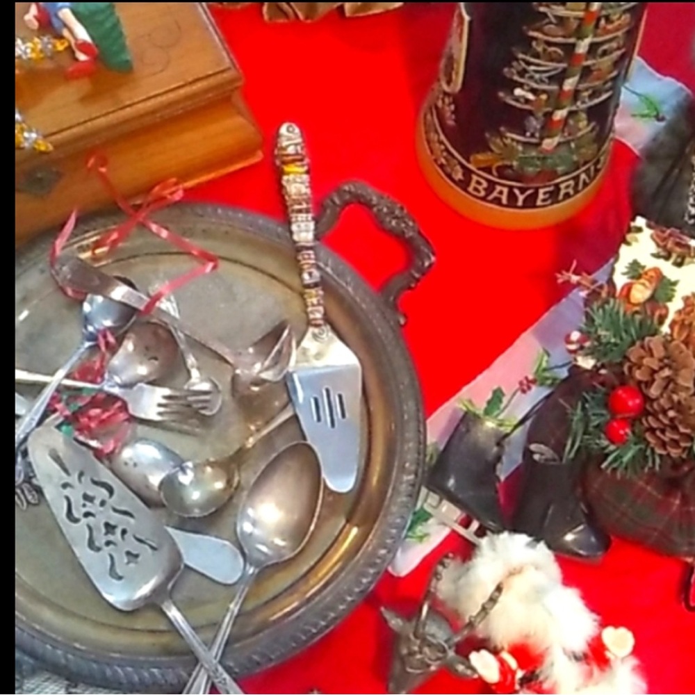 Bloomingdales Lady in Red ππΌ New York CHRISTMAS ORNAMENT π Deadstock - Picture 4 of 16